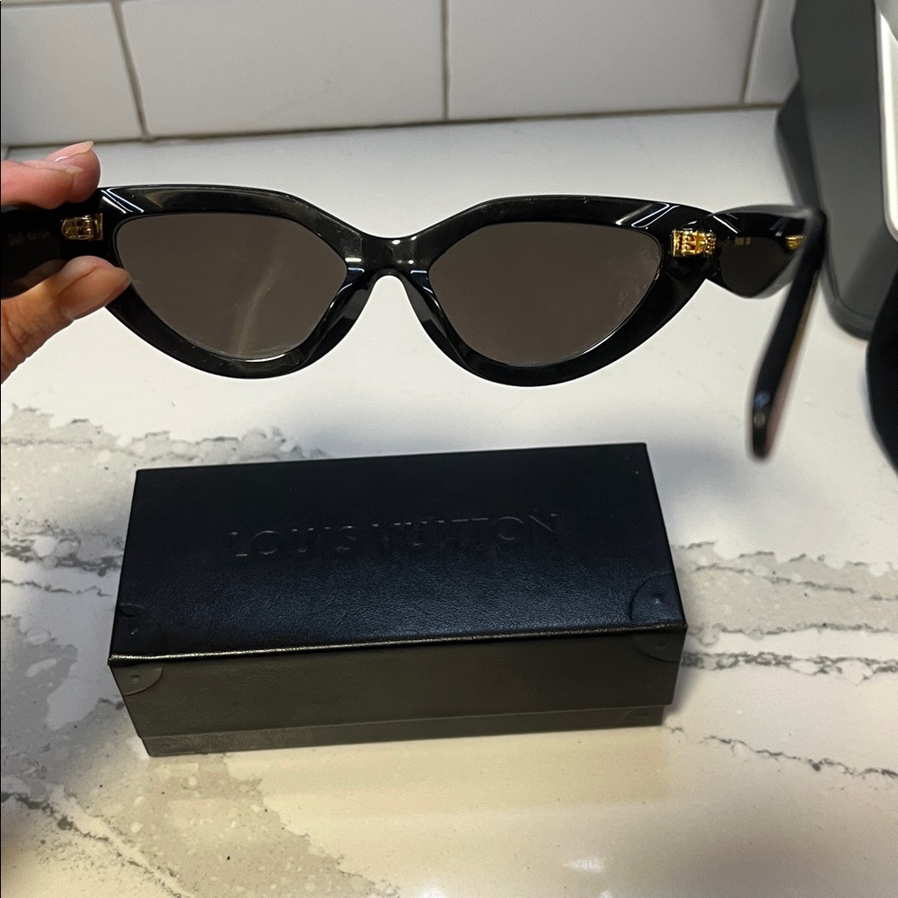 MY LV CAT SUNGLASSES - Picture 9 of 11